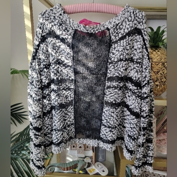 Black and White Long Sleeve Popcorn Christmas Sweater - Women's Size Small - Picture 2 of 5